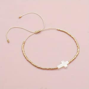 Pulsera Dorada con Cruz de Concha